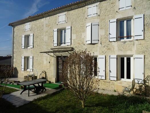 Maison à vendre - neuf 299 000 € 8 pièces 4 chambres 238 m² 879 m² de terrain Hiersac 16290