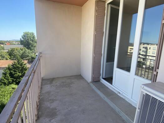 Appartement à louer 595 € 3 pièces 2 chambres 68 m² Étage 4/4 Pont St Esprit 30130