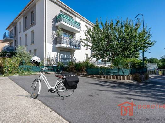 Appartement à vendre 230 000 € 3 pièces 2 chambres 59,6 m² Étage 2/2 Santeny 94440