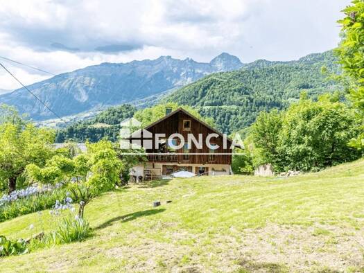 Maison à vendre 560 000 € 9 pièces 4 chambres 298 m² 34 244 m² de terrain Centre Ville Albertville 73200