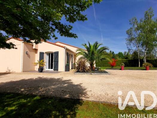 Maison de plain-pied à vendre 267 500 € 6 pièces 4 chambres 131 m² 1 800 m² de terrain Chauché 85140
