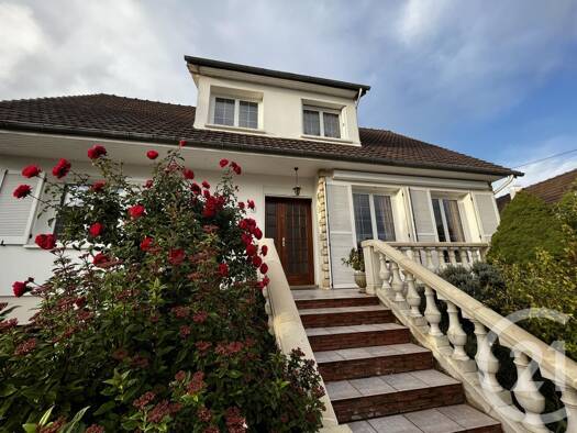 Maison à louer 1 150 € 6 pièces 5 chambres 136,2 m² 466 m² de terrain Chartres 28000