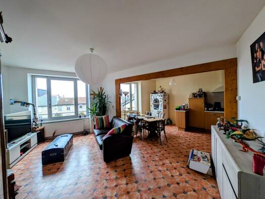 Appartement à vendre 147 000 € 1 pièce 3 chambres 107 m² RDC Yssingeaux 43200