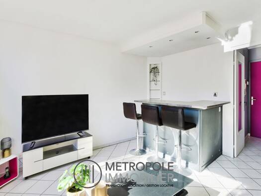 Appartement à louer 895 € 2 pièces 1 chambre 33 m² Étage 5/6 Lyon 7ème arrondissement 69007