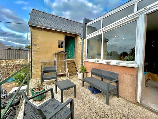 Maison à vendre 161 000 € 6 pièces 4 chambres 196 m² 711 m² de terrain Le Bourgneuf la Foret 53410
