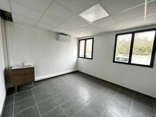 Espace bureau à vendre 239 560 € 59 m² de bureaux Les Logissons Venelles 13770