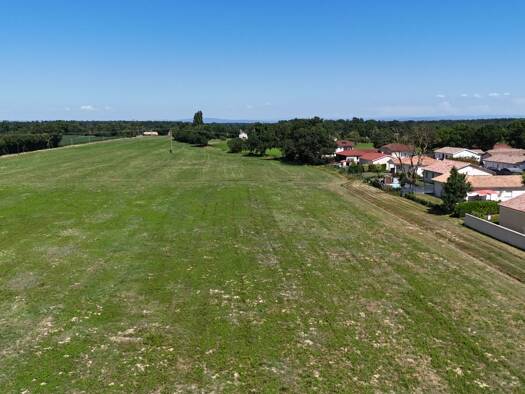 Terrain constructible viabilisé à vendre 85 000 € 802 m² de terrain Perrex 01540