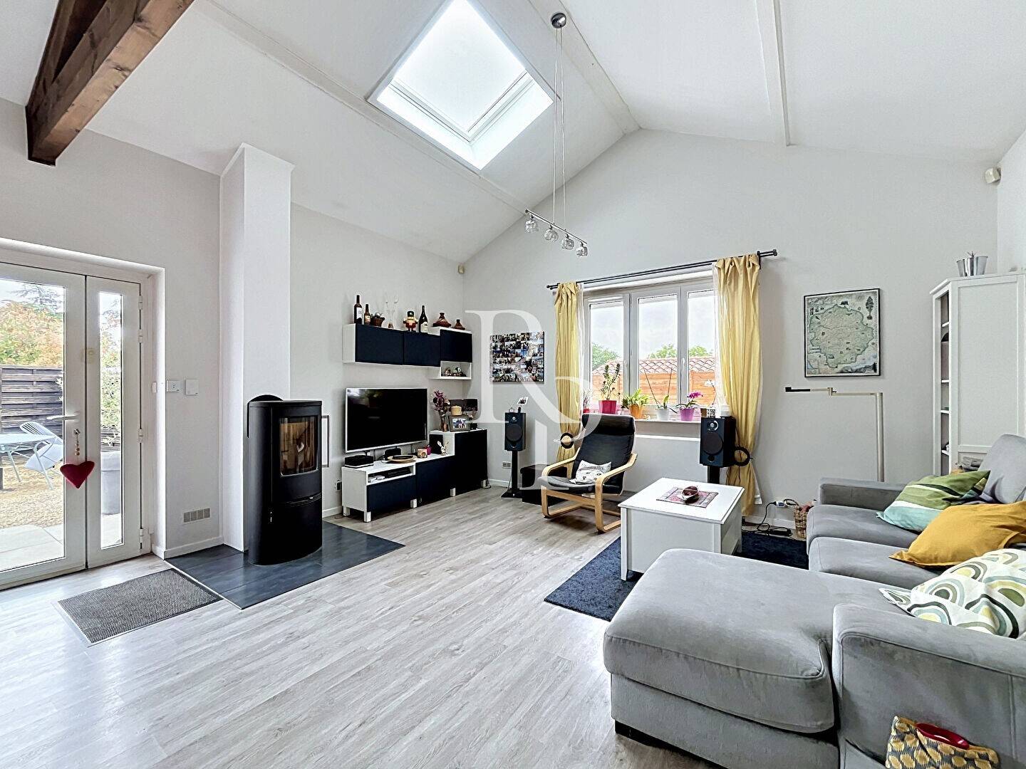 Maison à vendre, 102m², SAINT GENIS LES OLLIERES
