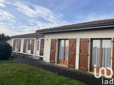 Maison à vendre 175 000 € 5 pièces 4 chambres 148 m² 2 089 m² de terrain Jarnac-Champagne 17520