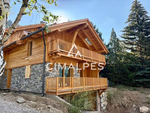 Chalet à vendre - Première occupation 2 800 000 € 6 pièces 5 chambres 280 m² 774 m² de terrain Villeneuve La Salle-les-Alpes 05240