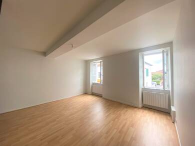 Appartement à louer 670 € 3 pièces 2 chambres 66 m² Étage 1/2 St Palais 64120
