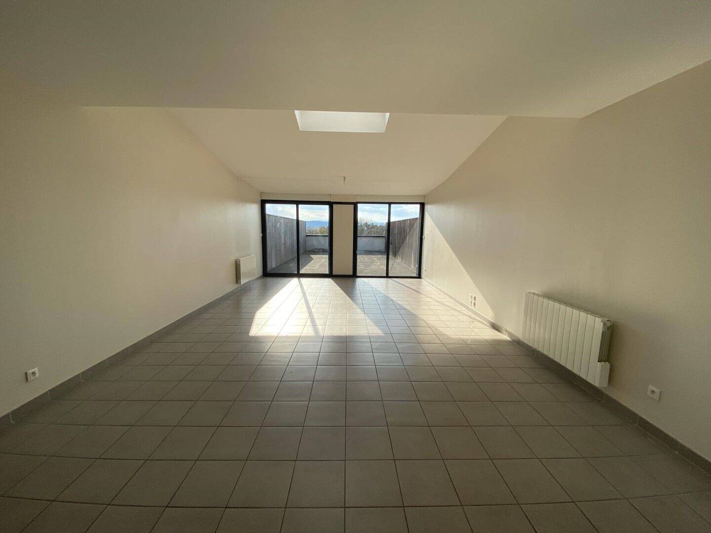 Maison à louer, 97m², LA TOUR DE SALVAGNY