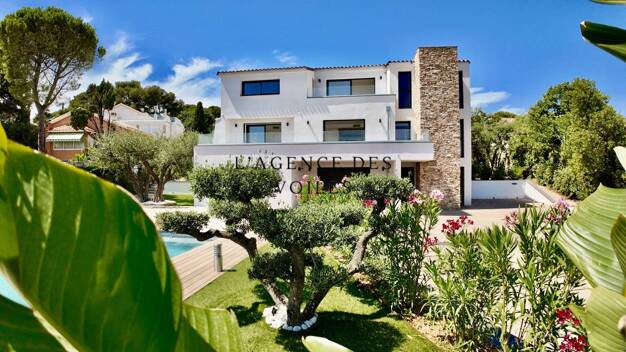 Villa à vendre 2 450 000 € 5 pièces 3 chambres 203 m² 1 095 m² de terrain Port Issol Sanary sur Mer 83110