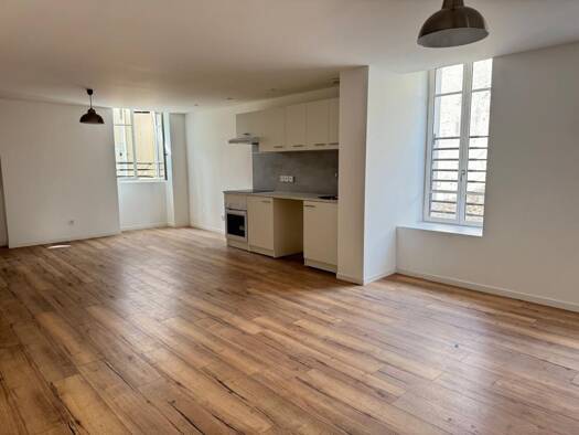 Appartement à louer 699 € 3 pièces 2 chambres 74 m² 2ème étage Centre Ville Mazamet 81200