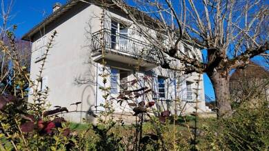 Maison à vendre 173 600 € 7 pièces 5 chambres 158 m² 3 282 m² de terrain Cazoulès 24370