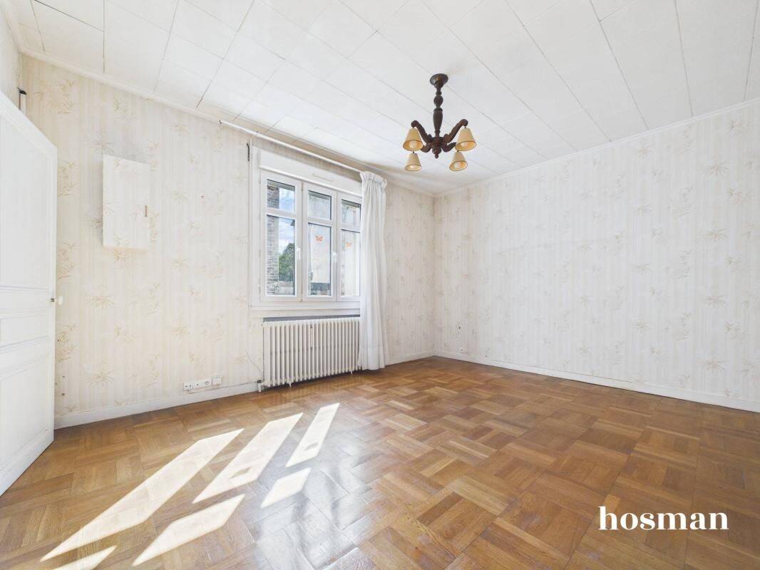 Charmante maison à rafraichir avec superbe jardin et garage - Qu — 5