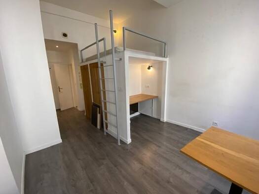 Appartement à louer 615 € 1 pièce 25 m² 1er étage Pentes de la croix-rousse Lyon 1er arrondissement 69001