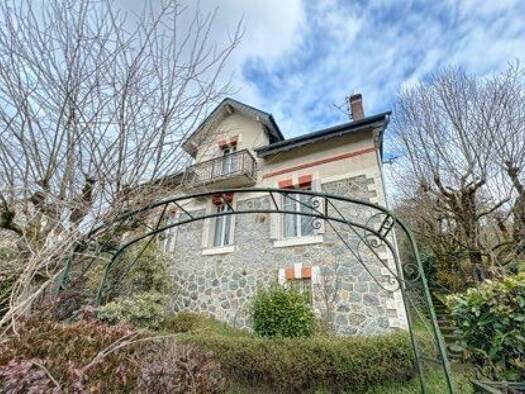 Maison à vendre 99 500 € 5 pièces 4 chambres 147 m² 1 160 m² de terrain Rural Est Tulle 19000