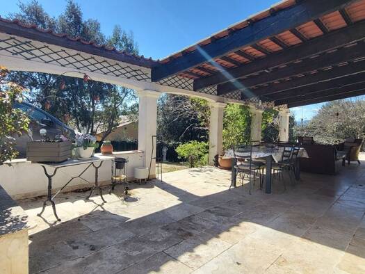 Maison de plain-pied à vendre 383 600 € 5 pièces 4 chambres 124 m² 1 502 m² de terrain Seillons-Source-d'Argens 83470