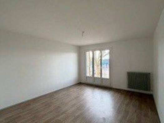 Appartement à louer 609 € 3 pièces 2 chambres 70 m² 1er étage Marseilles-lès-Aubigny 18320