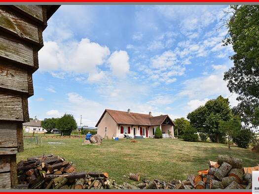 Maison de plain-pied à vendre 168 000 € 5 pièces 3 chambres 108 m² 1 913 m² de terrain Le Donjon 03130