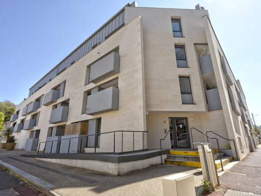 Appartement à vendre 220 000 € 3 pièces 2 chambres 61 m² RDC Cenon 33150
