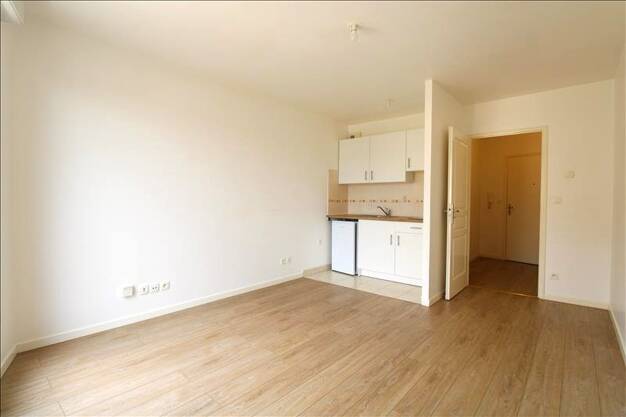 Appartement à louer 788 € 1 pièce 24 m² 1er étage disponible à partir du 07/07/2025 Le Rosaire Saint-Leu-la-Forêt 95320