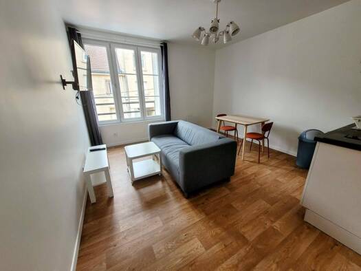 Appartement à louer - logement étudiant 650 € 2 pièces 1 chambre 30,3 m² Étage 1/2 Gournay-Jaurès-Gare Creil 60100