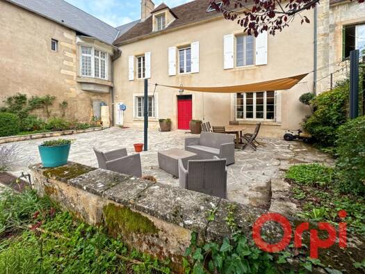 Maison de ville à vendre 299 600 € 8 pièces 4 chambres 253,4 m² 858 m² de terrain Périphérie des Ecarts Saint-Amand-Montrond 18200