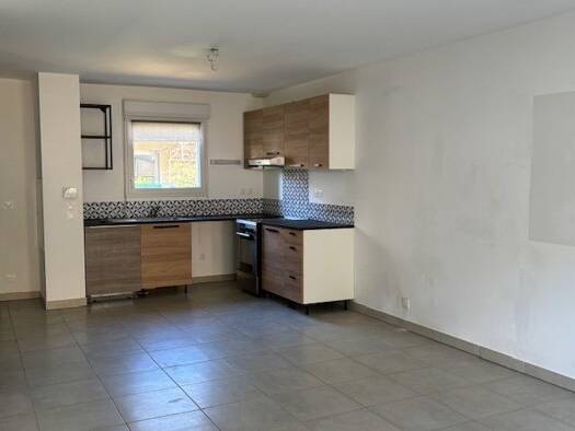 Maison à louer 999 € 4 pièces 3 chambres 85,3 m² 139 m² de terrain Robion 84440