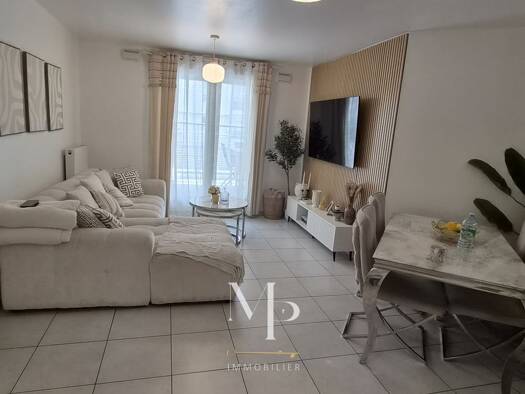 Appartement à vendre 250 000 € 3 pièces 2 chambres 66 m² Étage 1/1 Annemasse 74100