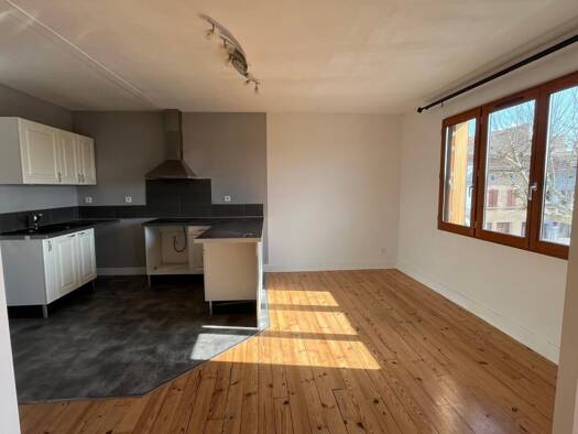 Appartement à louer 610 € 2 pièces 2 chambres 91 m² 2 étages Lapasset Castelnaudary 11400