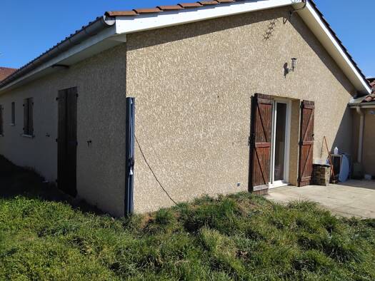 Maison de plain-pied à vendre 235 000 € 5 pièces 3 chambres 95 m² 600 m² de terrain Feurs 42110