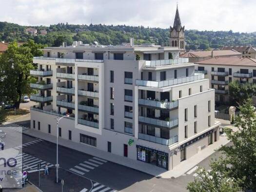 Appartement à louer 1 500 € 4 pièces 3 chambres 120 m² Étage 2/5 Bourgoin-Jallieu 38300