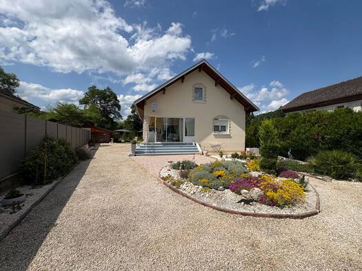 Maison en viager 75 000 € 4 pièces 2 chambres 122,68 m² 771 m² de terrain Chazey-Bons 01300