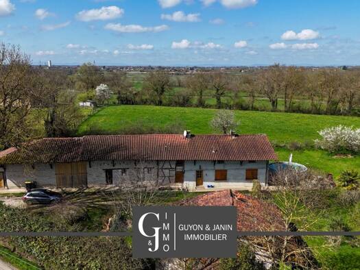 Maison à vendre 255 000 € 7 pièces 4 chambres 215 m² 3 000 m² de terrain Foissiat 01340