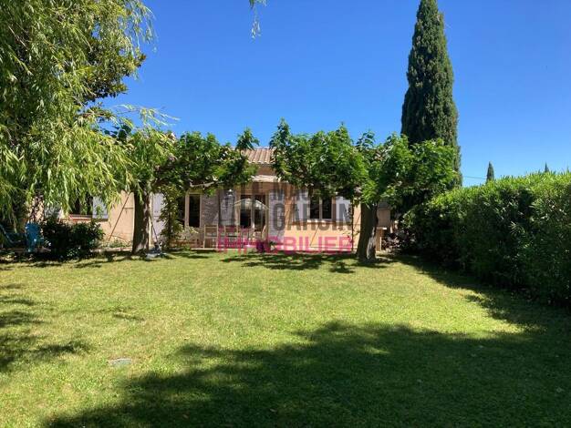 Maison de plain-pied à louer 2 480 € 5 pièces 4 chambres 135,5 m² 2 121 m² de terrain Centre Ville Le Thor 84250