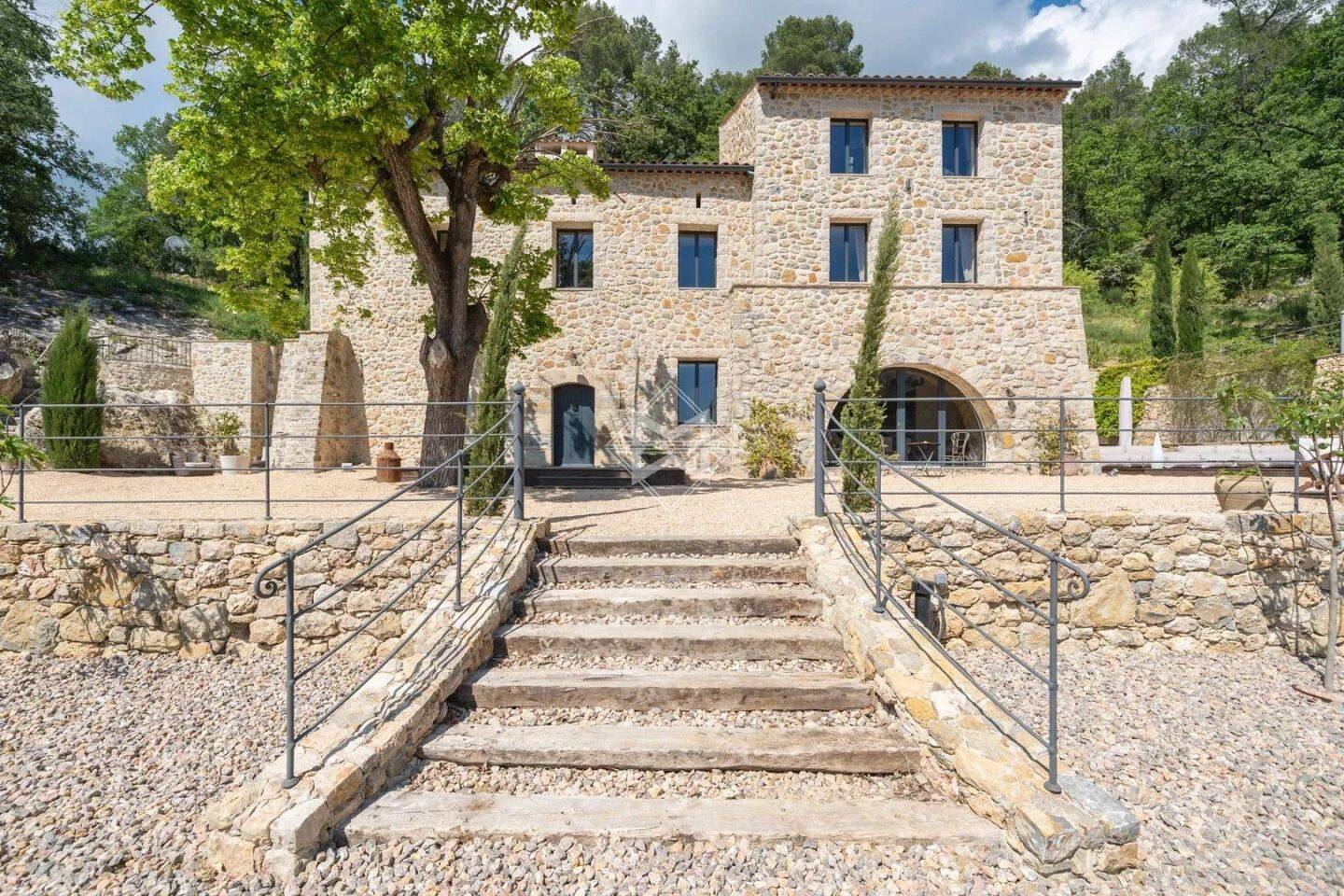 Maison à vendre, 345m², TOURRETTES