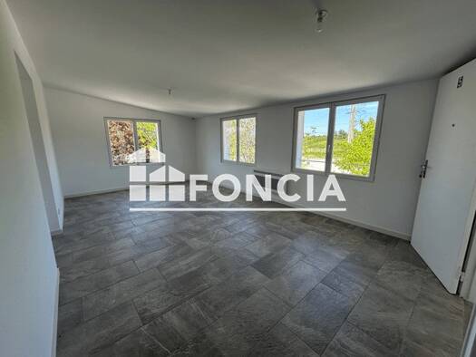 Appartement à louer 840 € 4 pièces 3 chambres 77,4 m² 1er étage Chemin de la Vie Ambarès-et-Lagrave 33440