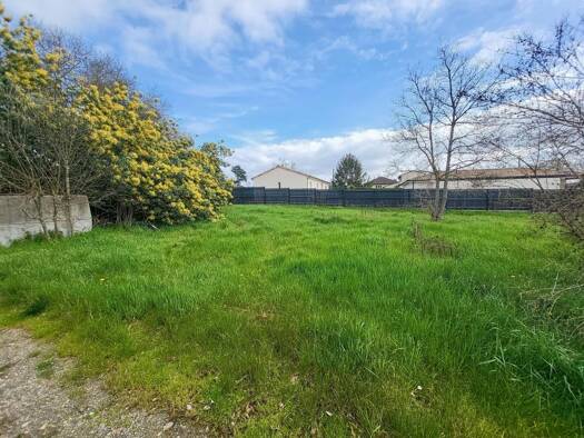 Terrain constructible à vendre 110 000 € 600 m² de terrain Nord Est Grenade 31330