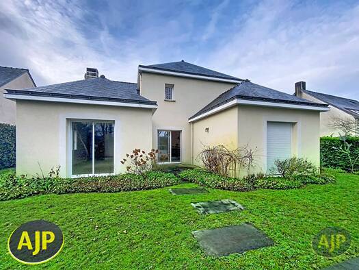 Maison de plain-pied à vendre 466 500 € 6 pièces 4 chambres 136 m² 669 m² de terrain Fleuriaye-Souchais Carquefou 44470