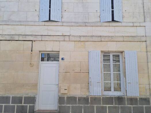 Maison à vendre 128 400 € 4 pièces 2 chambres 78 m² 30 m² de terrain Champ de Foire Cognac 16100