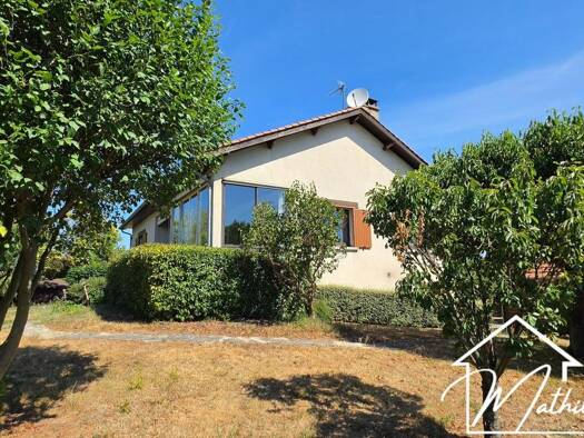 Maison à vendre 265 000 € 6 pièces 4 chambres 114 m² 1 854 m² de terrain Saint-Rémy-de-Chargnat 63500