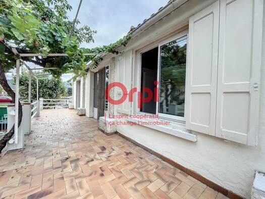Appartement à louer 659 € 3 pièces 2 chambres 73 m² Étage 1/1 Est Prades 66500