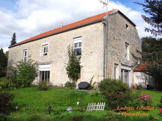 Maison à vendre 257 000 € 5 pièces 4 chambres 248 m² 1 250 m² de terrain Centre-Faubourgs Sud Chaumont 52000