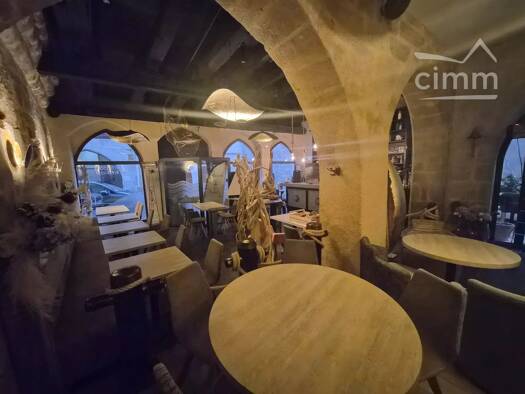 Restaurant à vendre 213 000 € 350 m² d'espace de restauration Zone Urbaine Ouest Figeac 46100