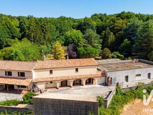 Maison à vendre 293 000 € 12 pièces 11 chambres 480 m² 7 368 m² de terrain Saint-Aubin-le-Cloud 79450