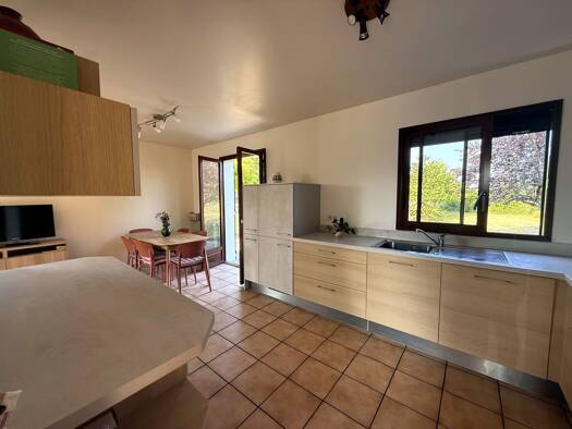 Maison à louer 2 300 € 5 pièces 3 chambres 80,02 m² 1 100 m² de terrain Messery 74140