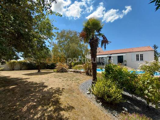 Maison à vendre 449 500 € 6 pièces 4 chambres 145 m² 1 637 m² de terrain La Jarrie 17220