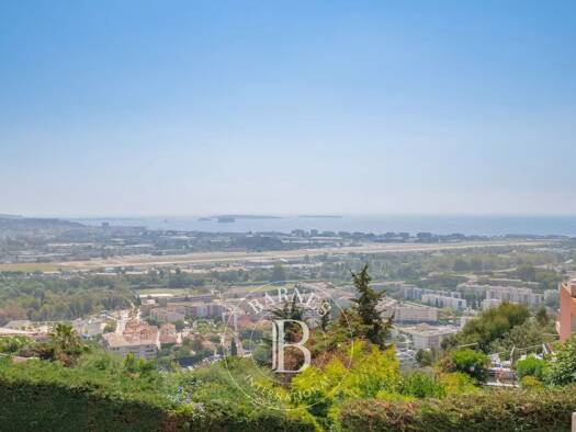 Villa à vendre 1 990 000 € 5 pièces 4 chambres 204,11 m² 2 204 m² de terrain Le Roc Fleuri-Capitou (Jeanne d'Arc) Mandelieu-la-Napoule 06210